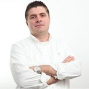 Revista Fereastra: MCA - evolutii diferite pe rulouri si usi de garaj